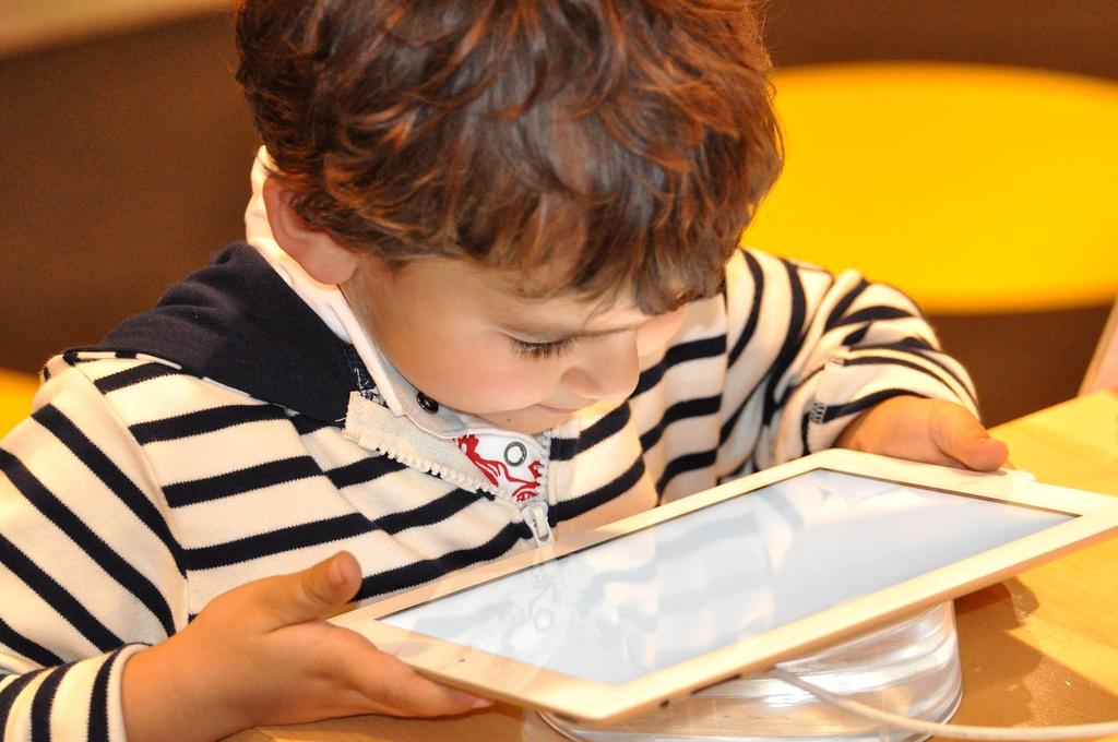 Visualization of quantum AI technology